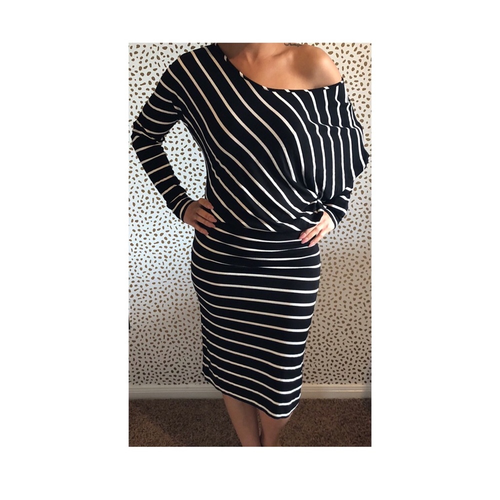 BCBGMAXAZRIA Long Sleeve Side Draped Tunic Dress.